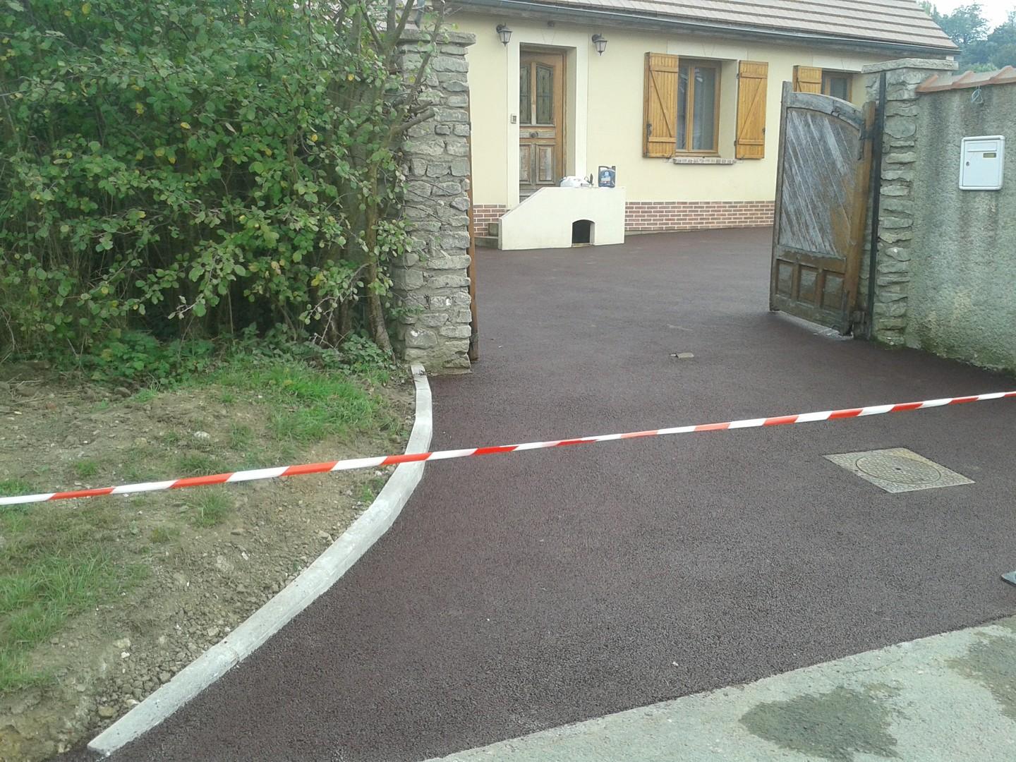 Poisson Terrassement pour vos enrobés accès garage - Montlognon