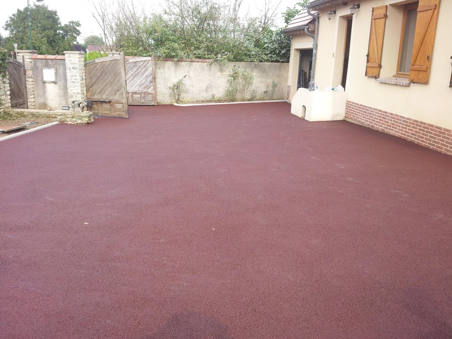 Poisson Terrassement-enrobé coloré dans l