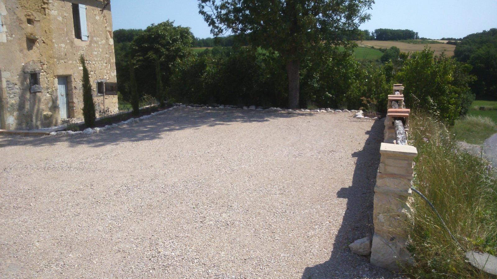 parking cahuzac sur verre