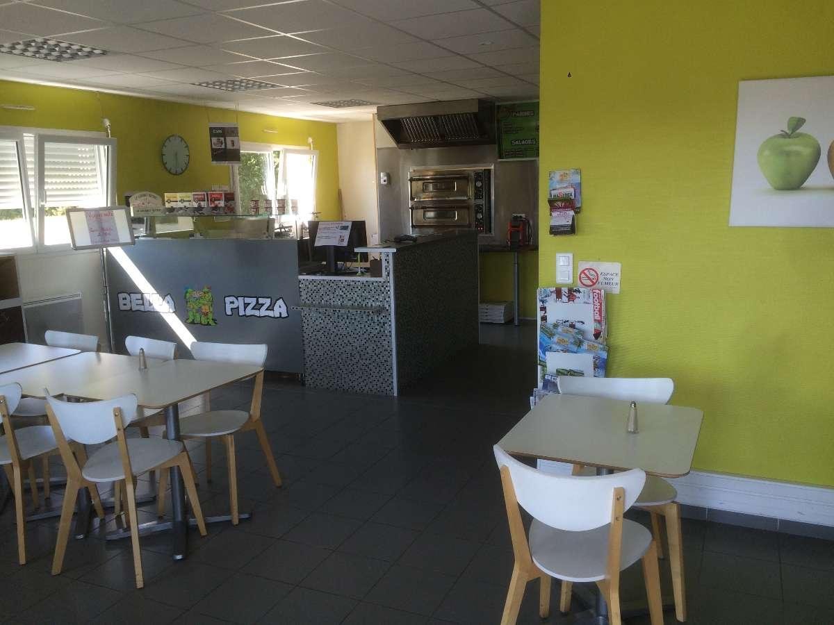 Tables de la pizzeria Bella Pizza