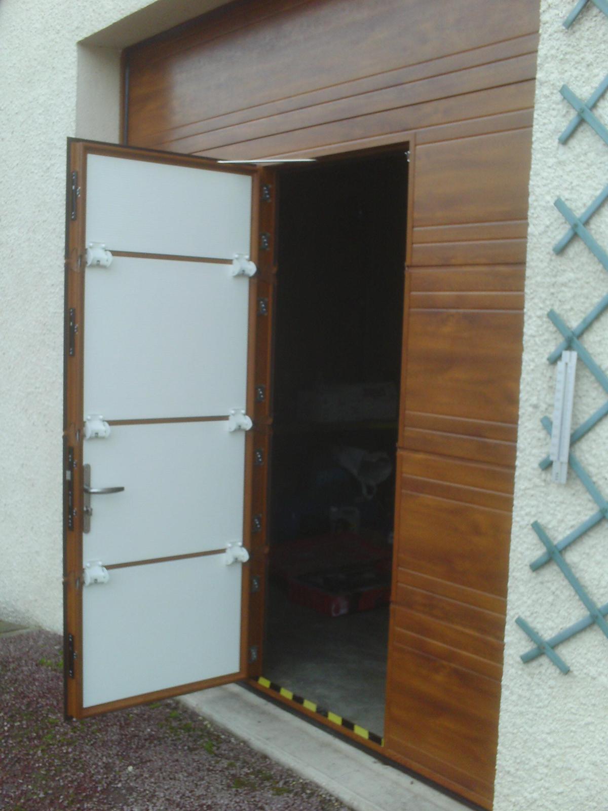 Porte de garage battante en bois