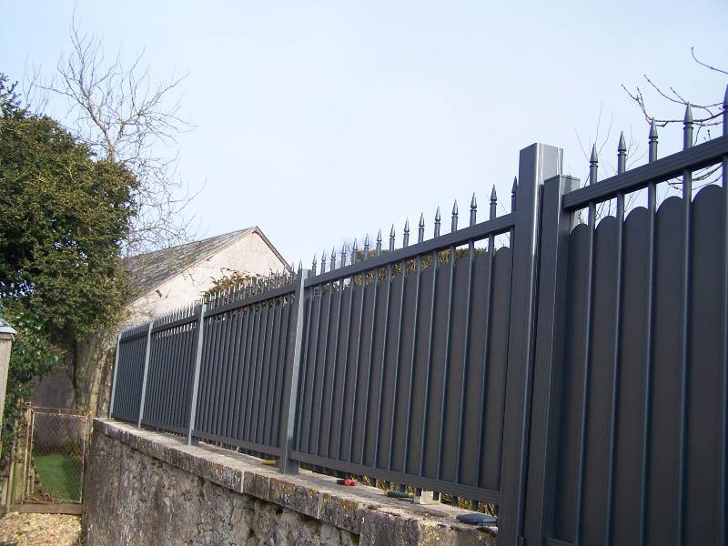 Clôture noire
