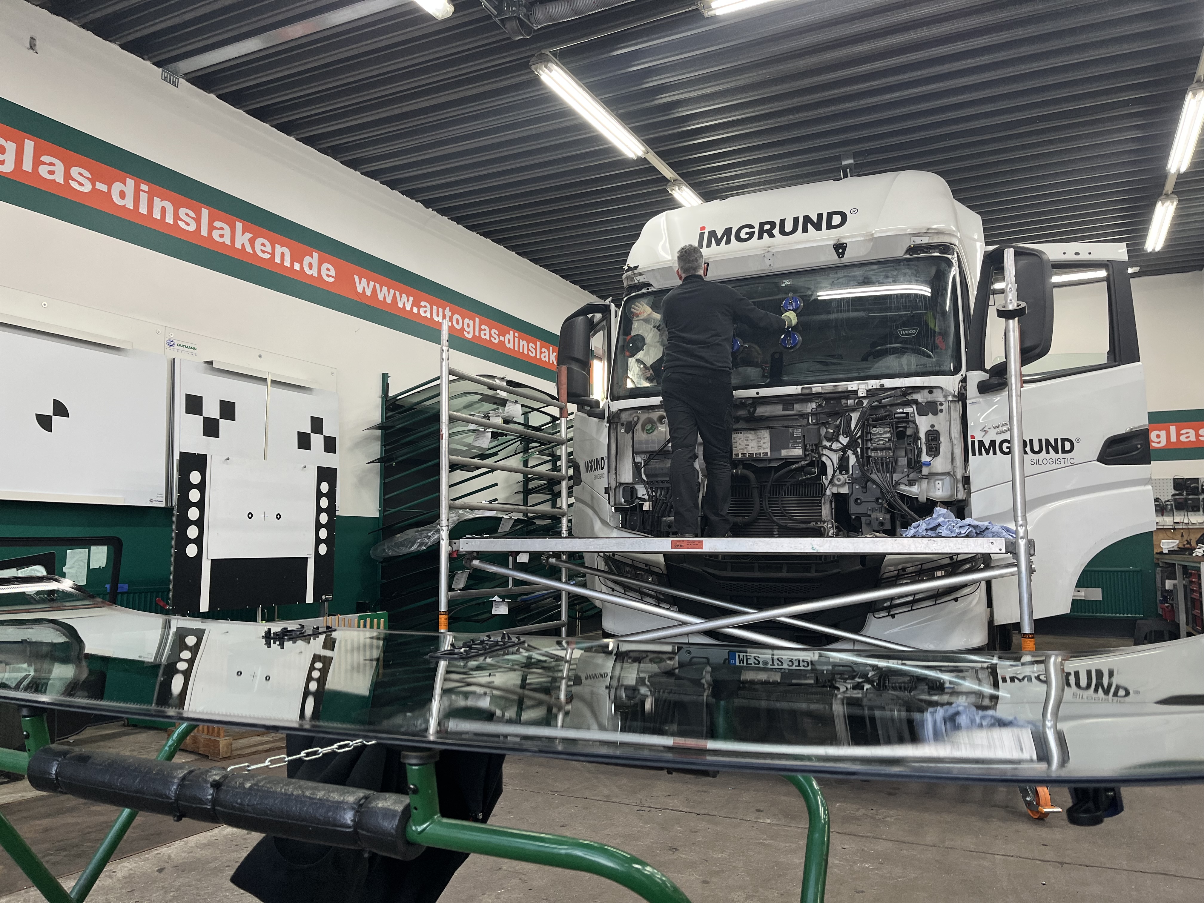 LKW Reparatur und Montage bei der F&B Autoglas GmbH