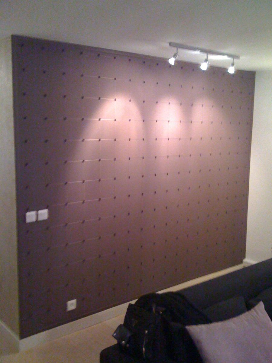 POSE DE TISSU TENDU DÉCORATIF EN TÊTE DE CANAPÉ A NICE.