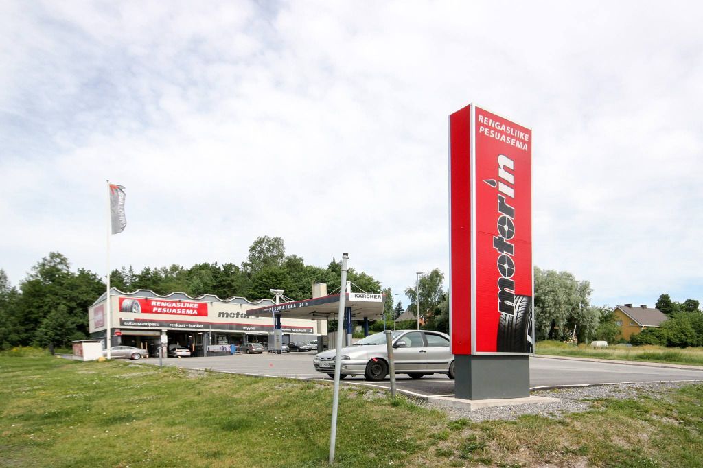 Motorin Rengas- ja pesuaseman ulkokuva Pansiontieltä Turusta