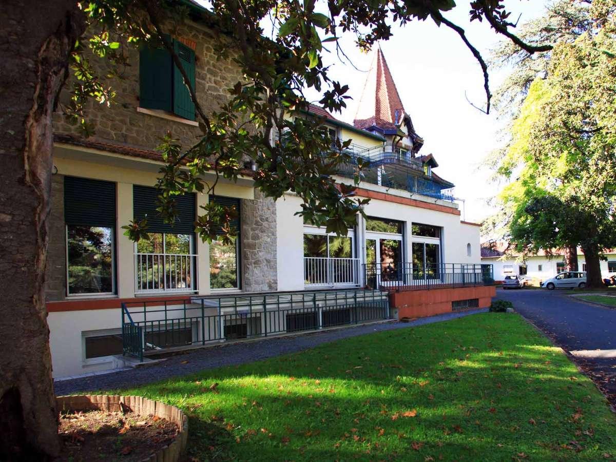 Un environnement verdoyant au centre ville de Cambo