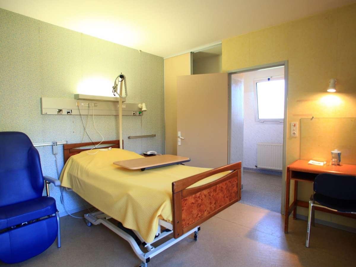 Chambres individuelles équipées aux normes hospitalières