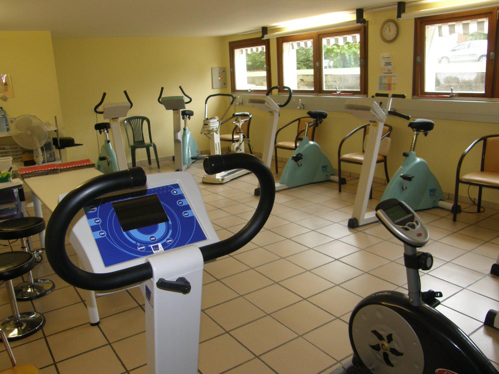 Une salle de kinésithérapie