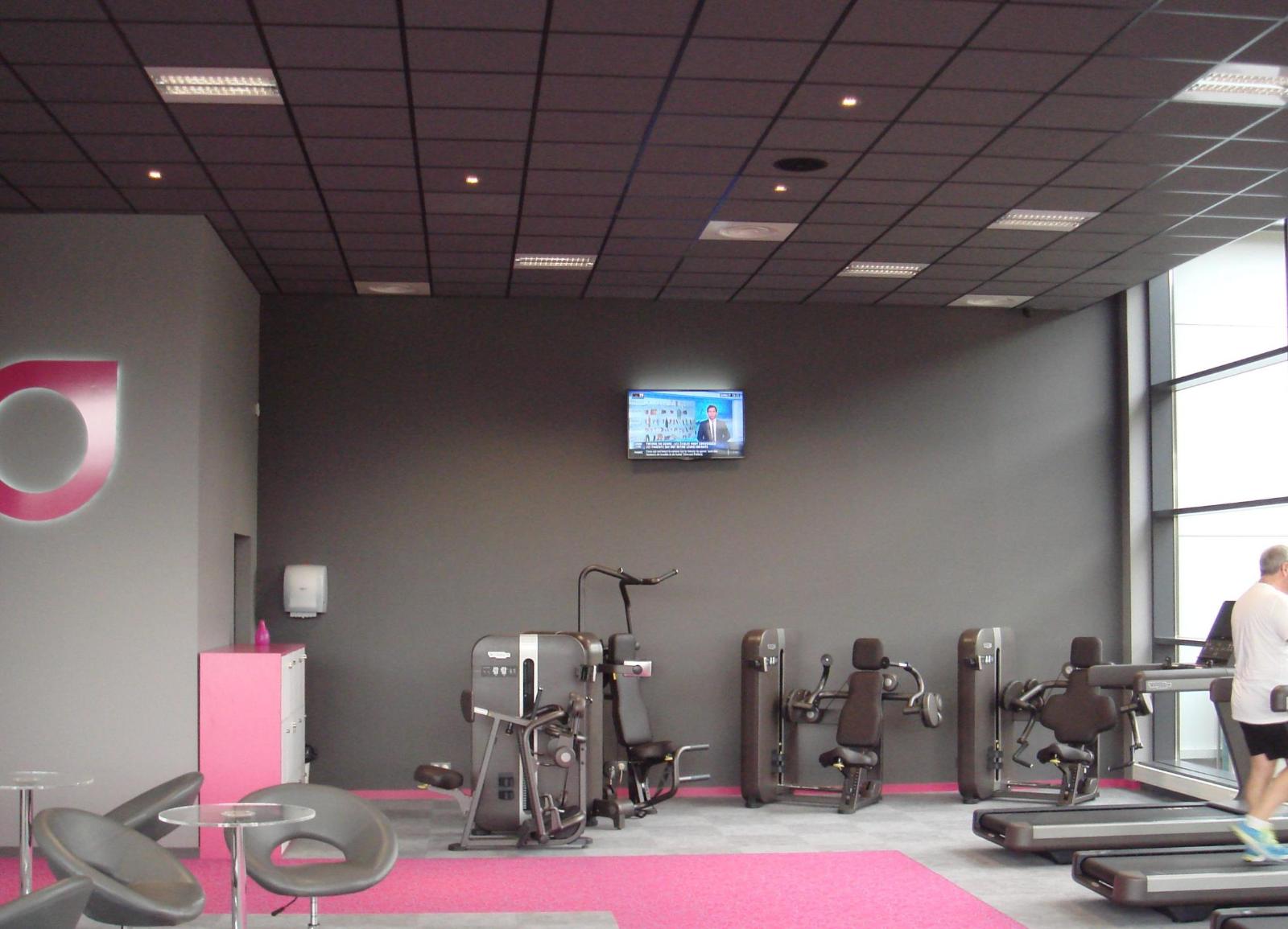 Faux plafond avec ossature noire par Aluver à Cherbourg