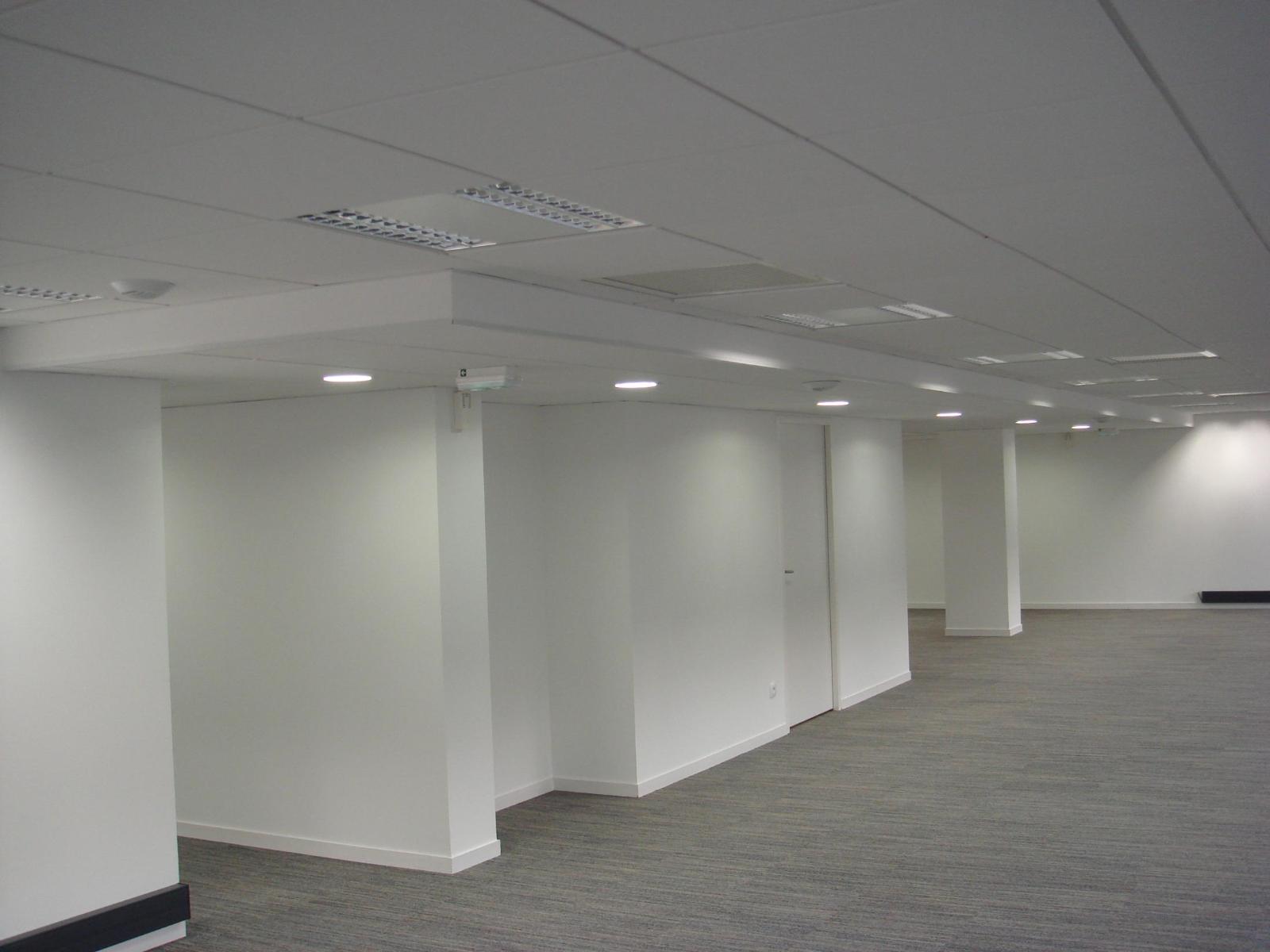 Faux plafond avec ossature blanche avec Aluver en Seine-Maritime