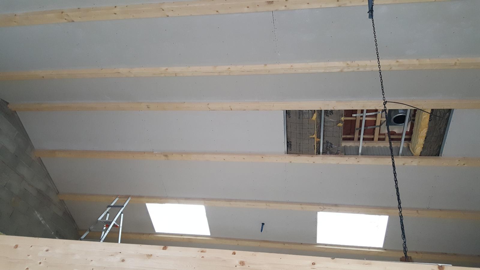 pose de faux plafond rampant entre poutre