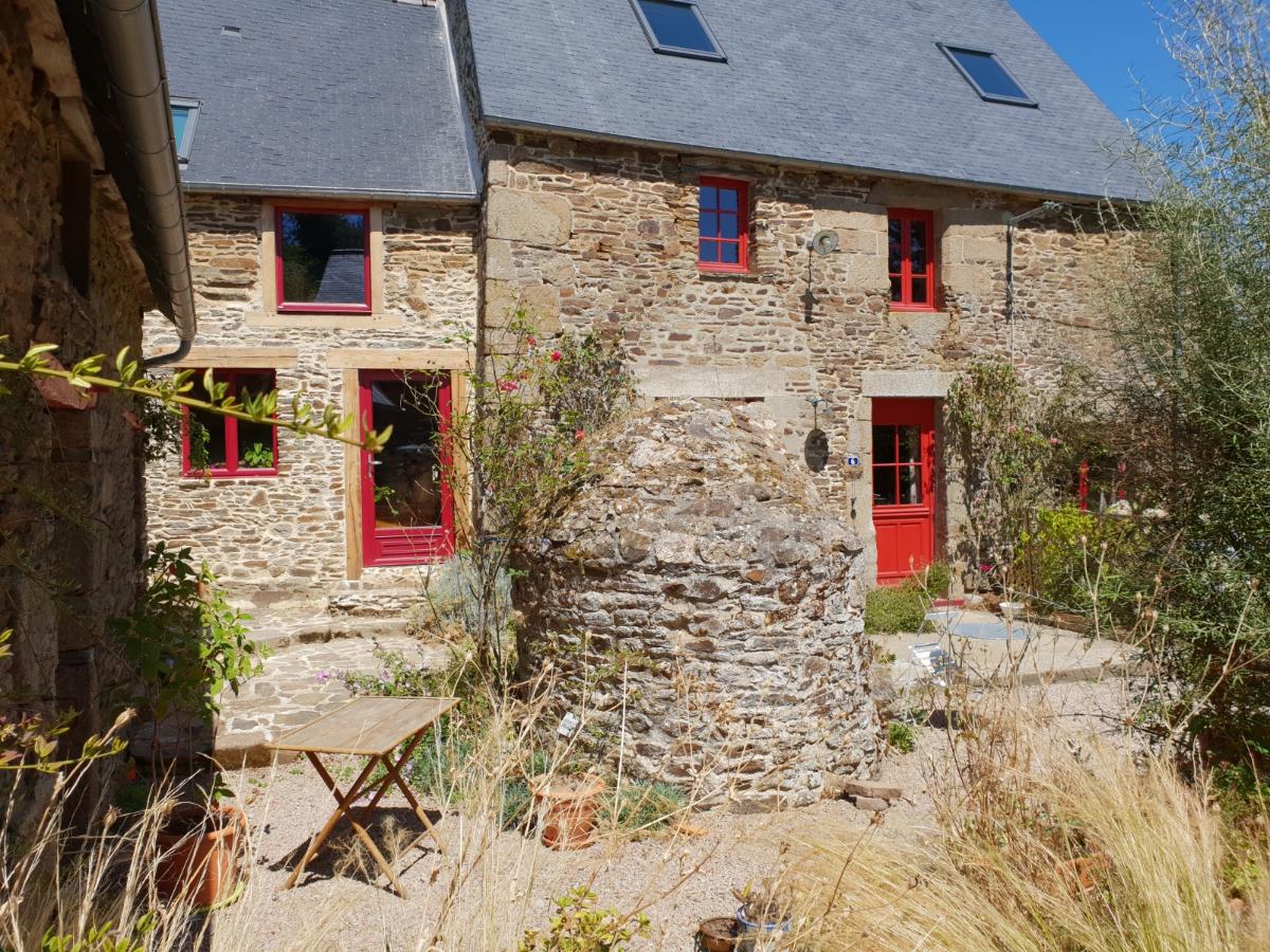 Façade avant l'enduit à pierre vue