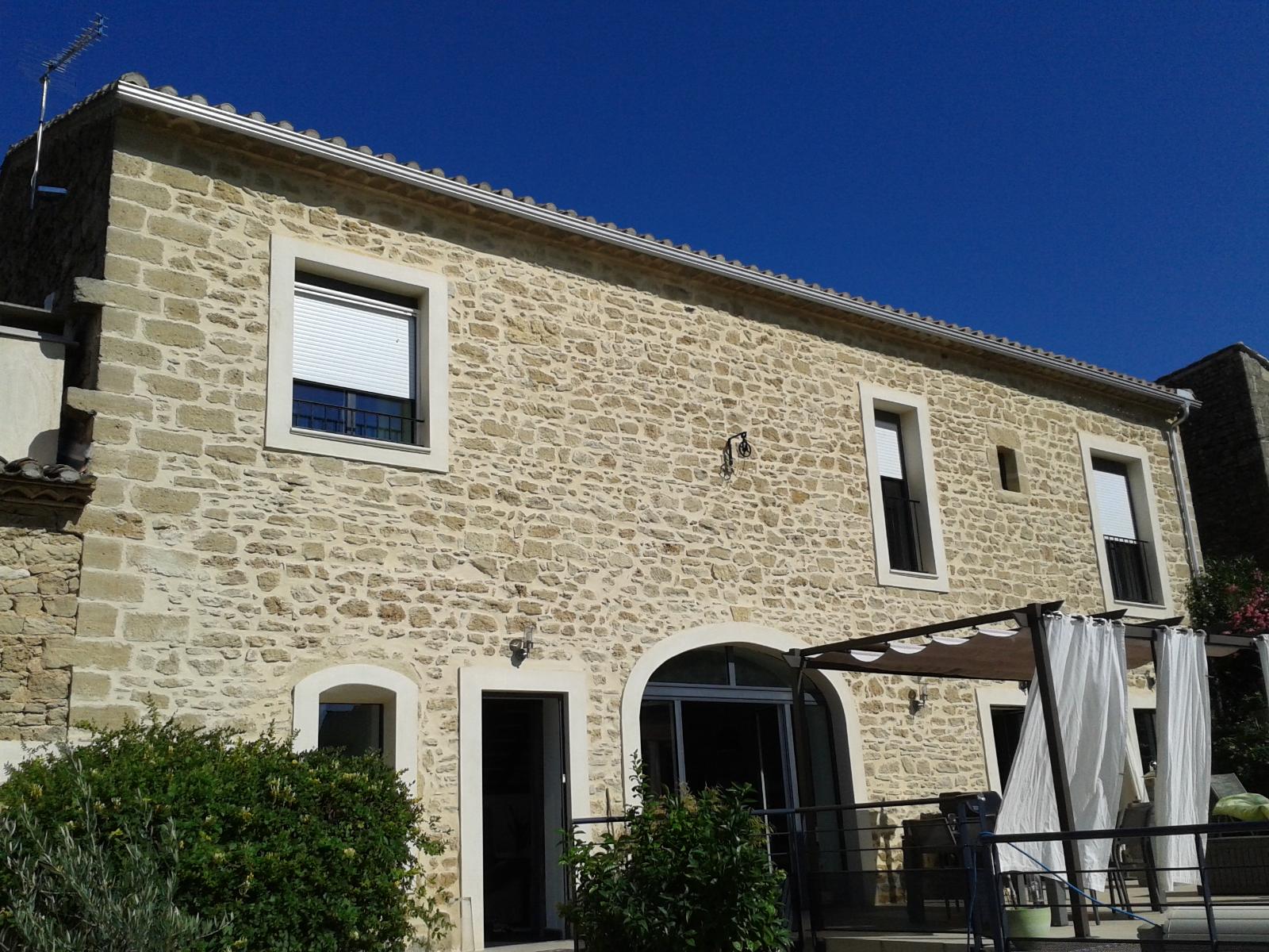 Rénovation de façade en pierres apparentes