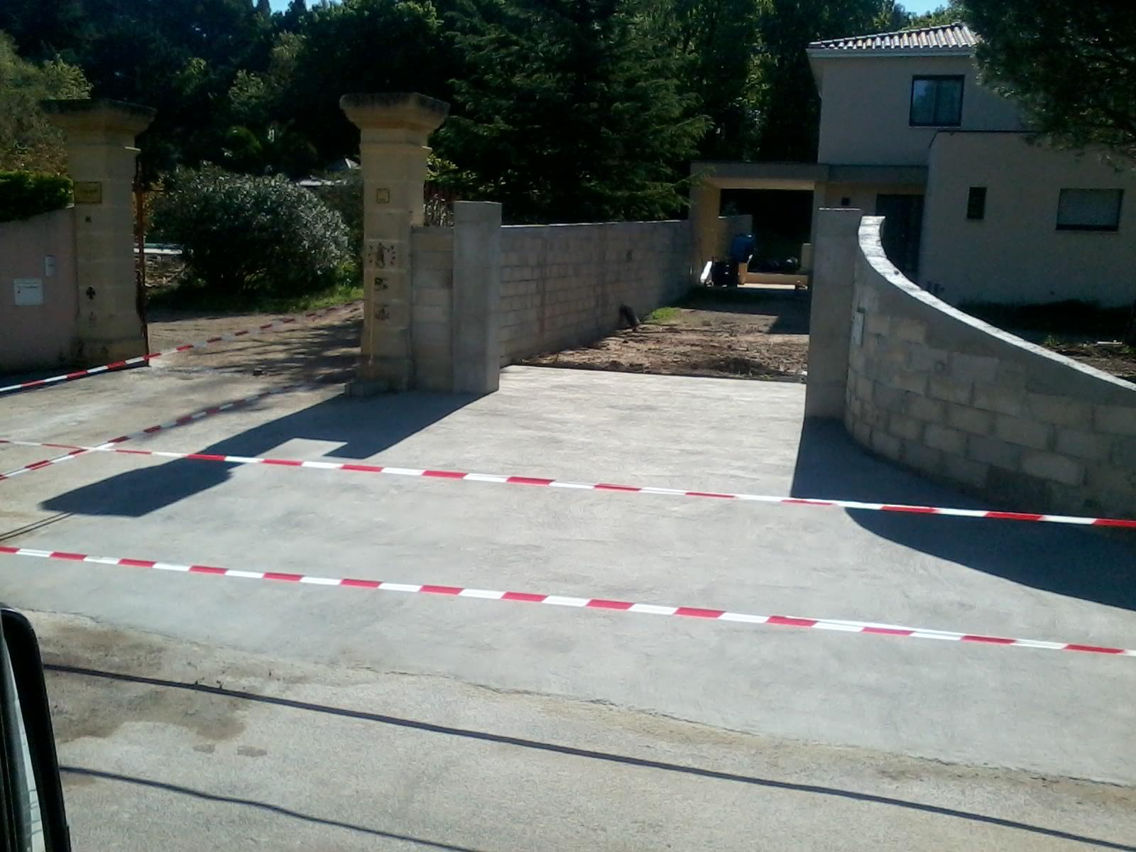 Dallage et clôture d'entrée