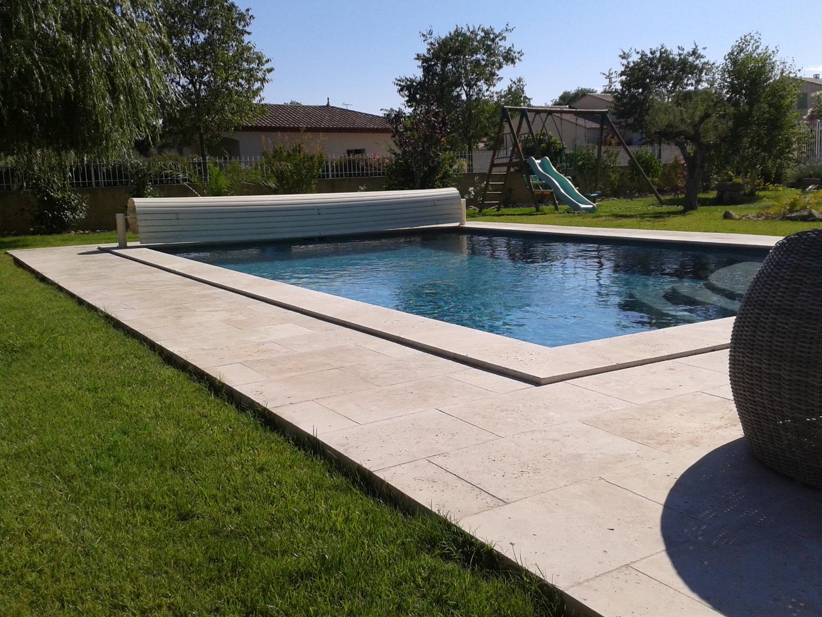 Dallage en béton et pose de travertin