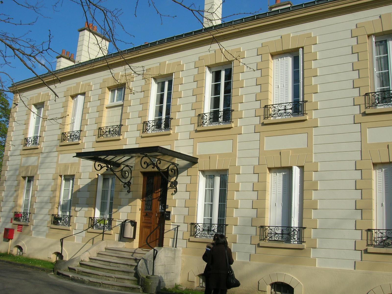 A Villenoy (77), peinture extérieure par C.E.F.