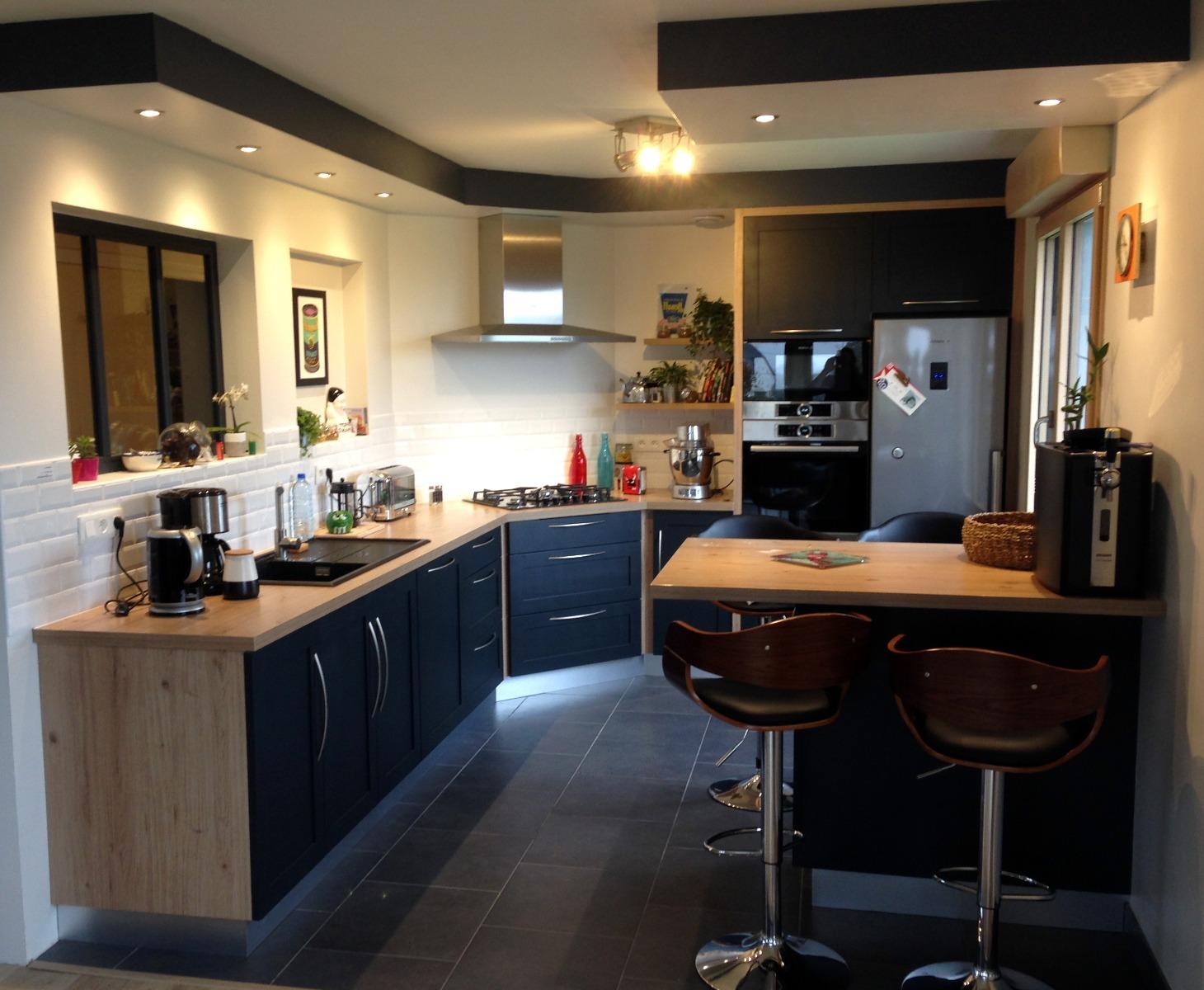 Portes laquées et plan de travail en chêne - Perros Guirec