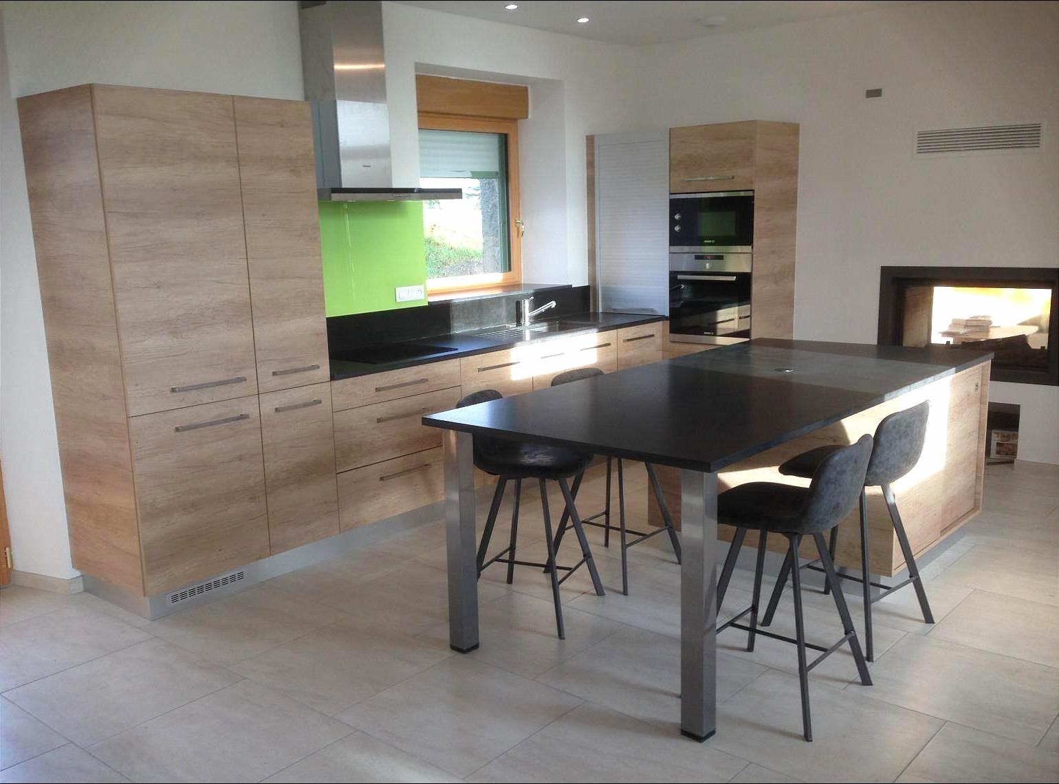 Cuisine - Portes chêne - plan travail en pierre