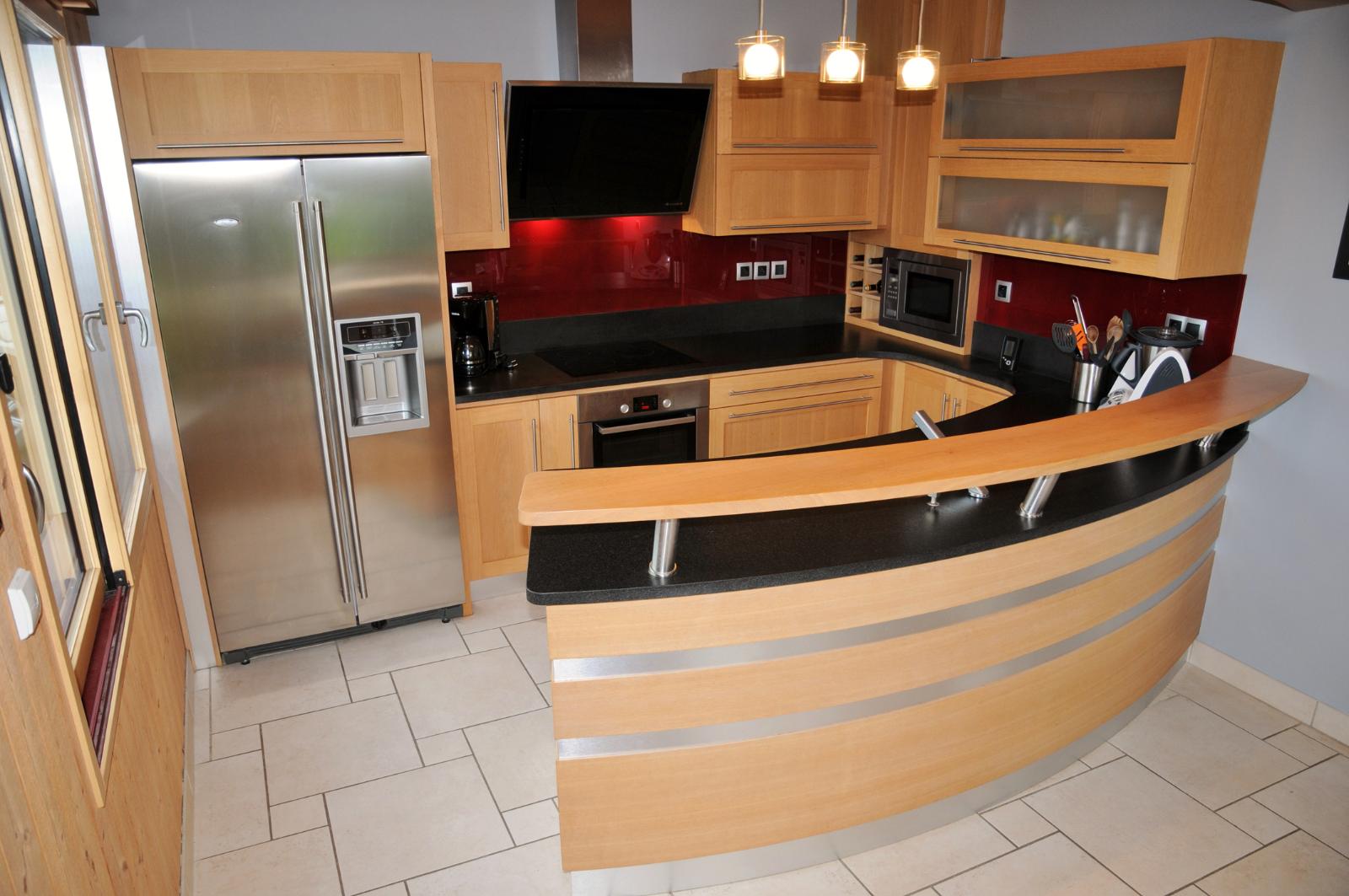 Cuisine - Portes chêne blanchi - Plan de travail en granit noir z - Lézardrieux