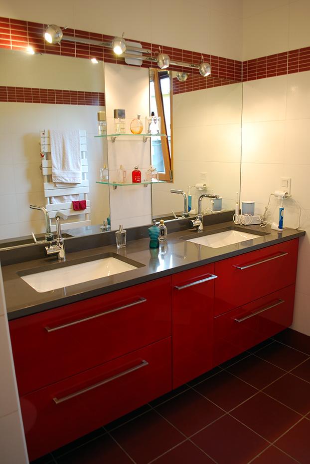 Meuble salle d'eau - Portes laquées, plan de travail en quartz - Lannion