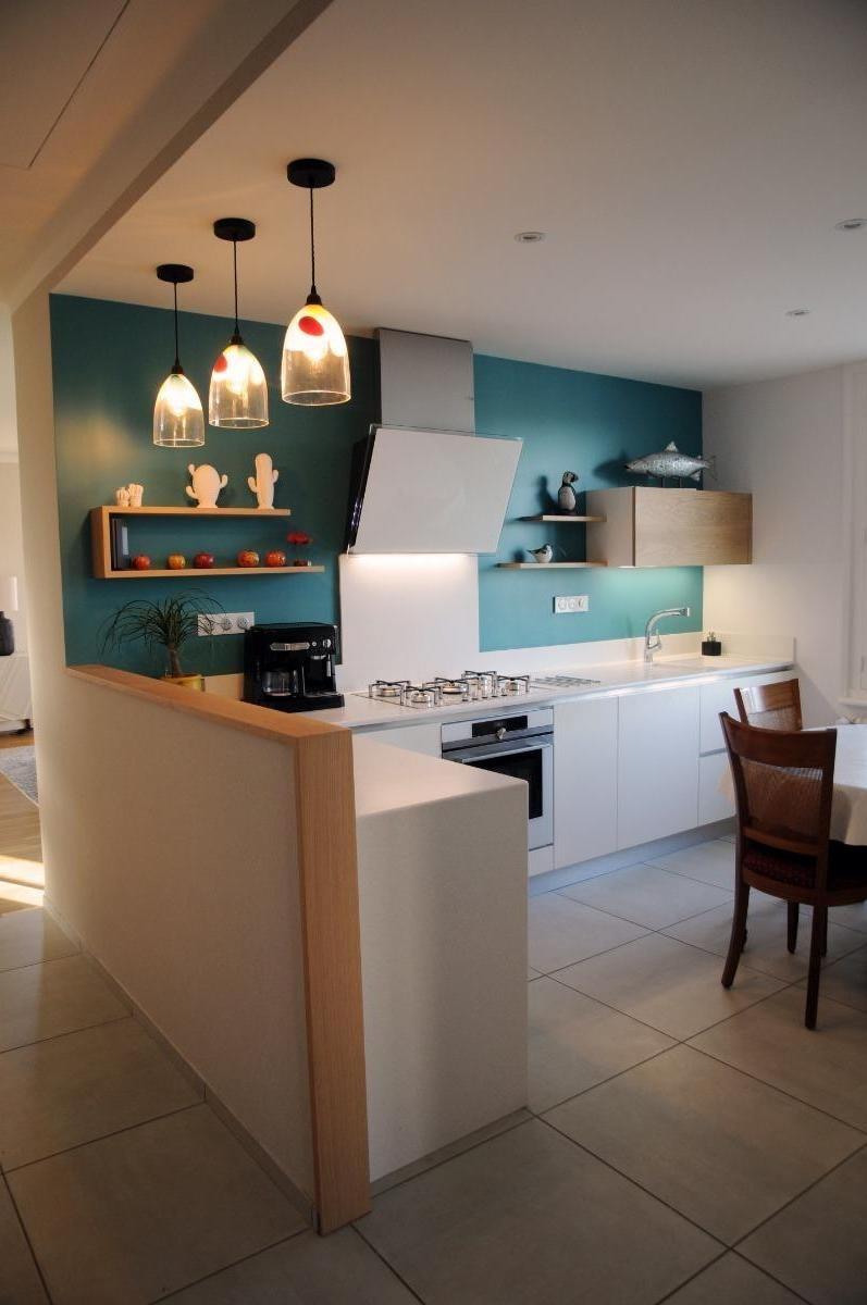 Cuisine - Portes laquées - Plan de travail en résine - Tréguier