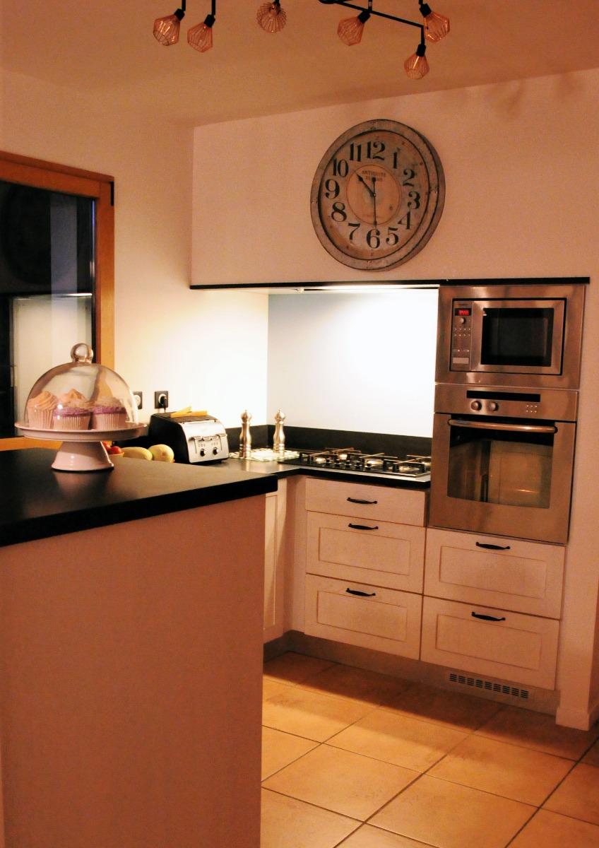 Cuisine - Portes en chêne - Laque blanche usée - Trédarzec