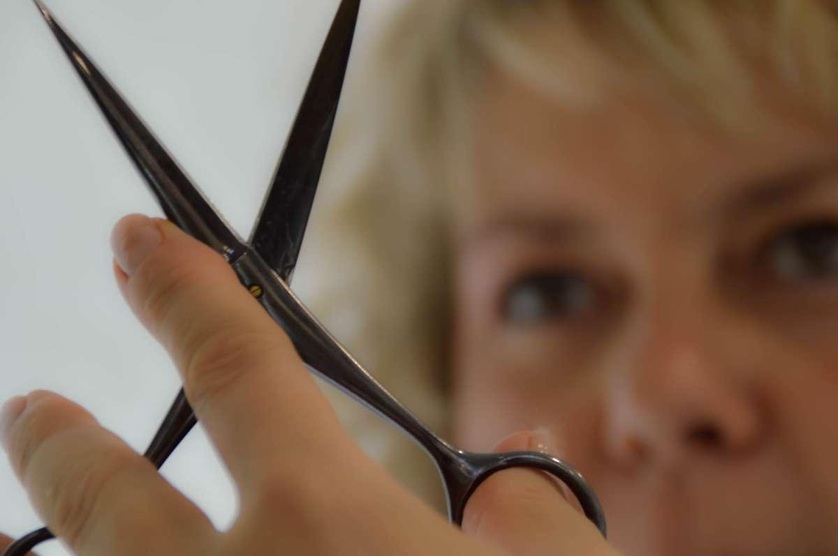 Coiffeur Taille De Barbe Perruque Couleurs Vegetales A Cahors L Atelier De Coiffure