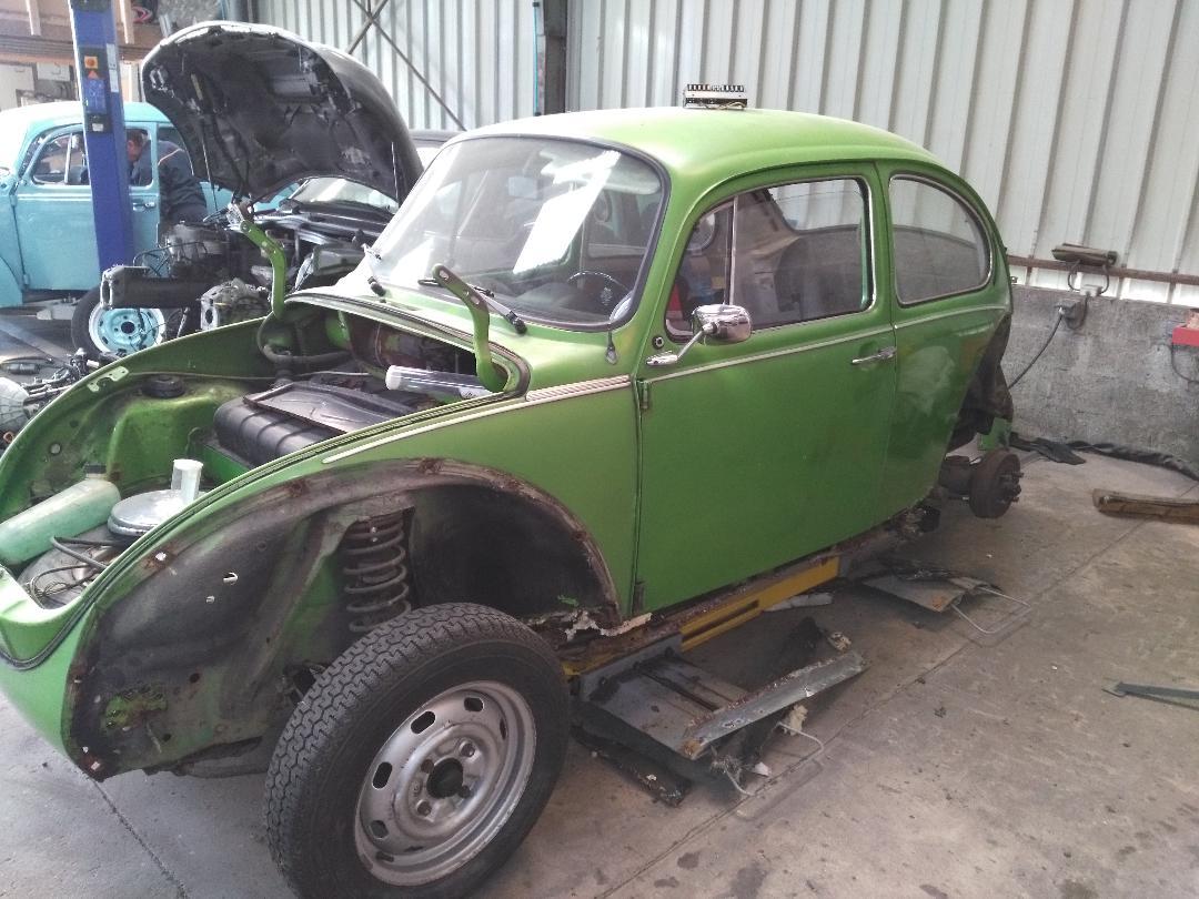 Mécanique et carrosserie sur voiture de collection