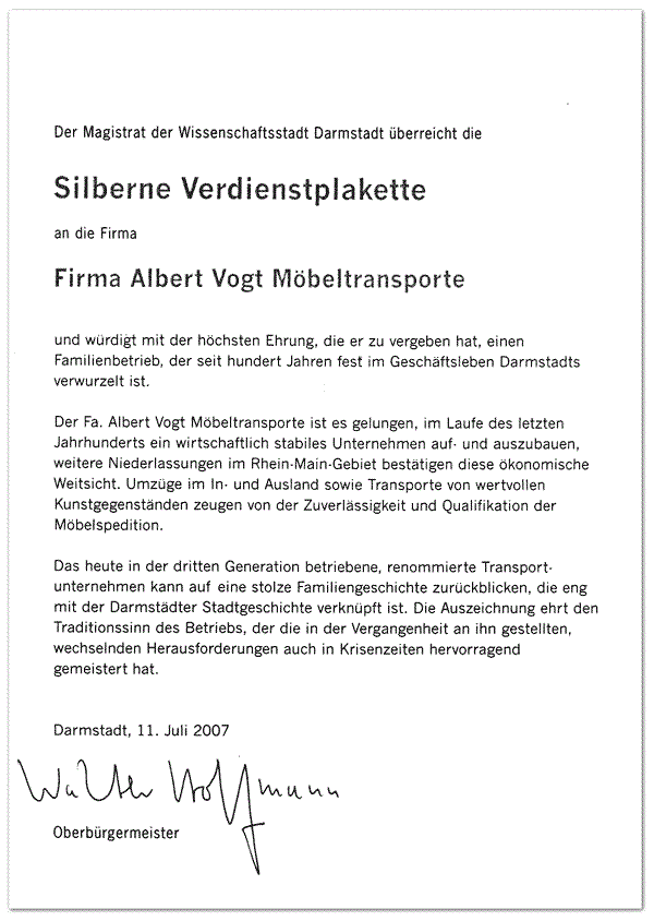 Es handelt sich um eine Urkunde mit Unterschrift darauf.