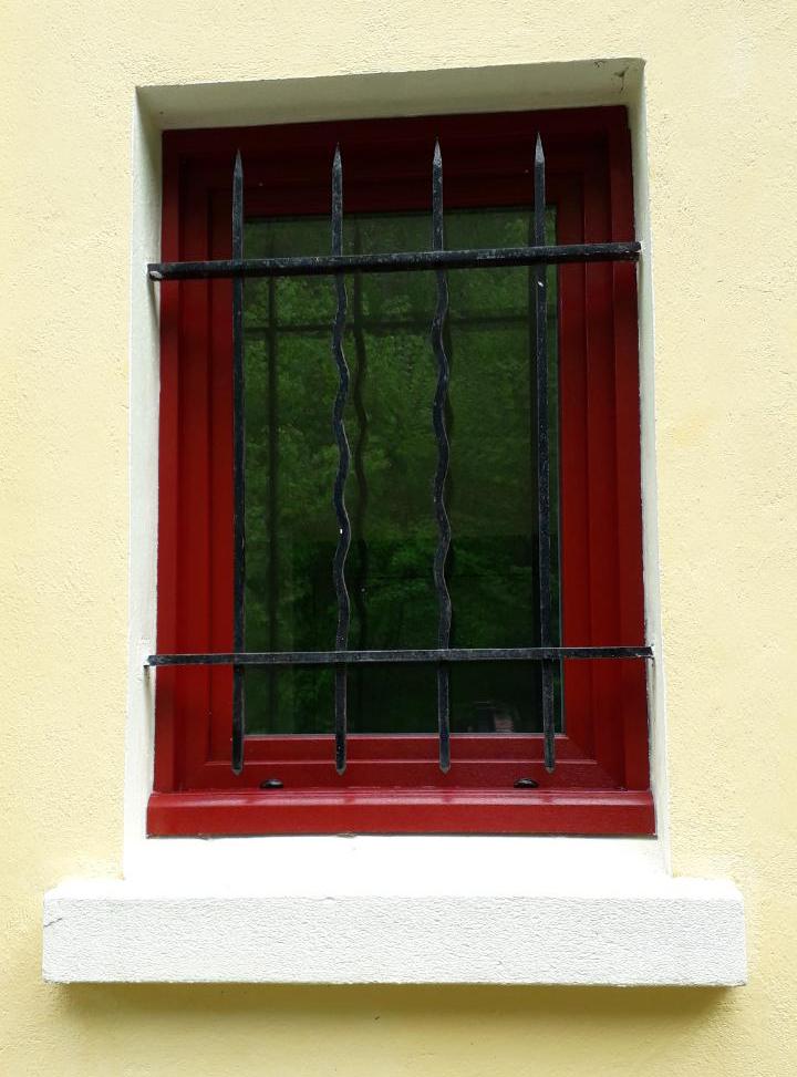 rénovation menuiserie pvc rouge 1.jpeg