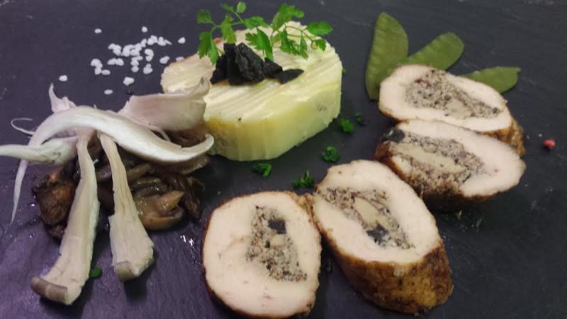 Suprême de Chapon farci au foie gras aux truffes noires Hérault