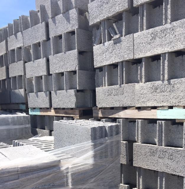 Parpaings, bloc béton, dalle gazon...