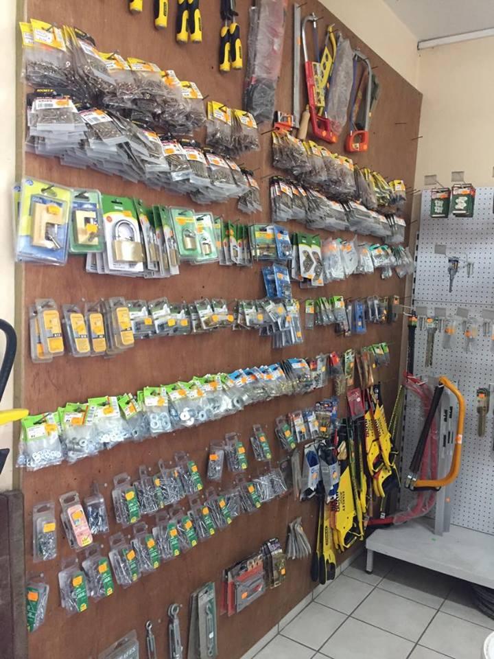 Vis pour bois, Scie égoïne et à métaux...