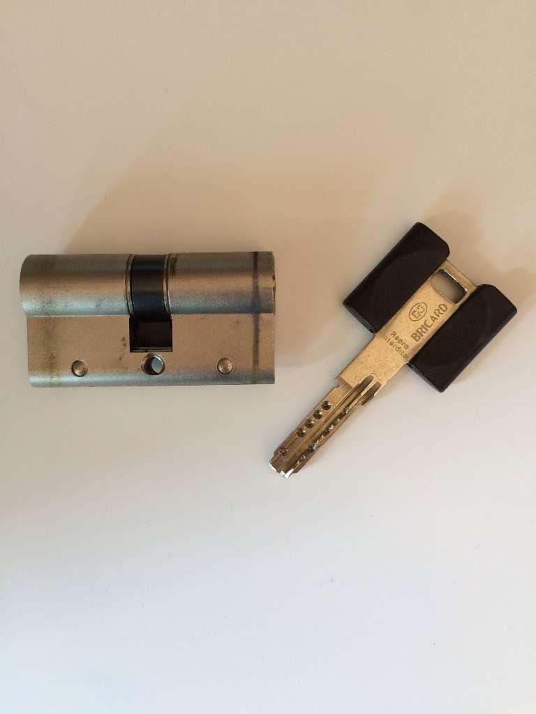 Cylindre européen de haute sécurité à 2 entrées  Bricard