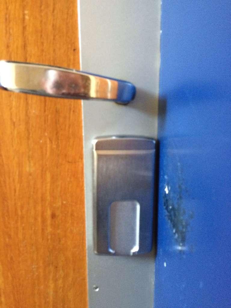 Protecteur de cylindre à clefs magnétiques anti-vandalisme (colle).