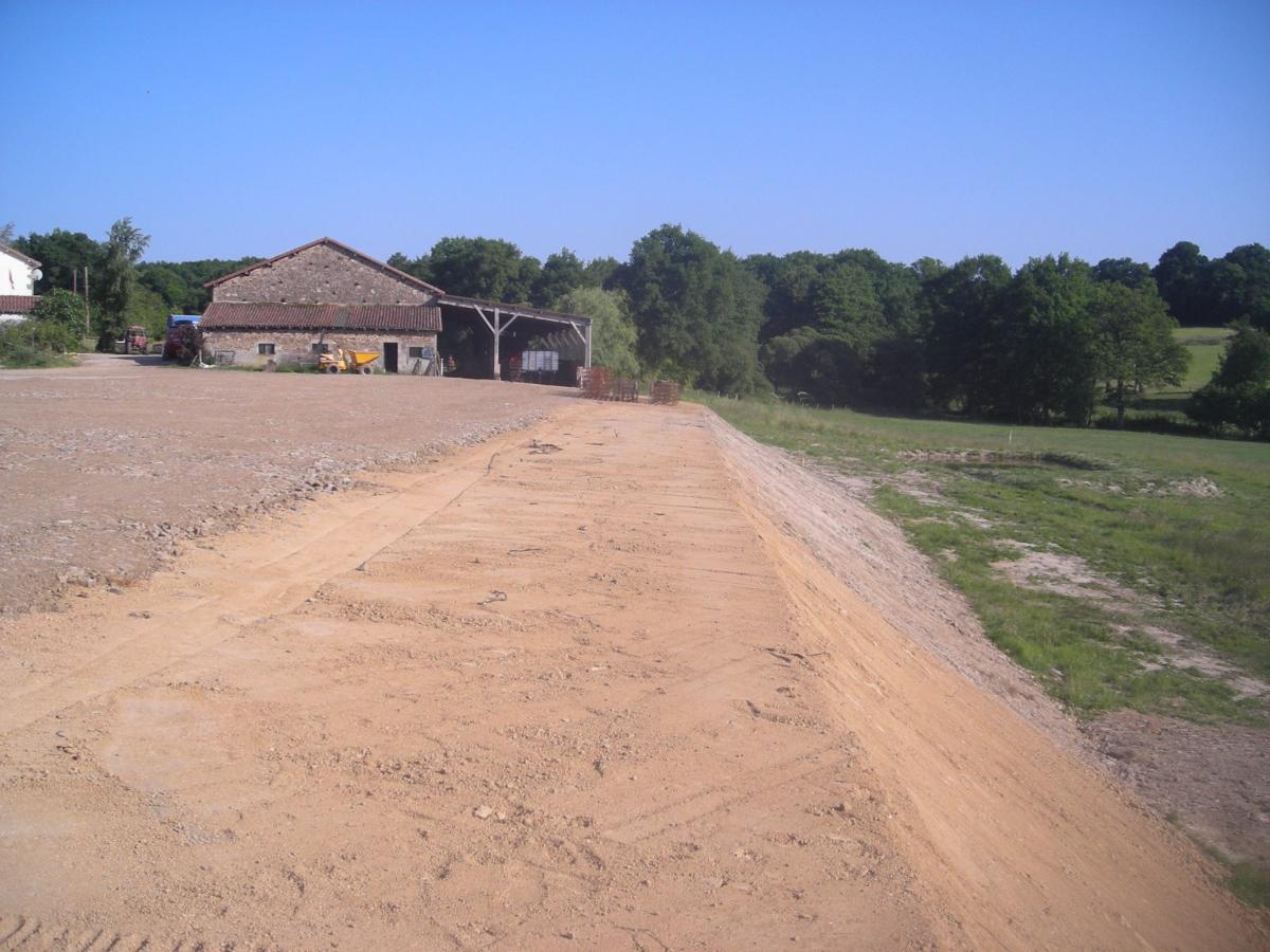 Terrassement plateforme pour agriculteur Rochechouart