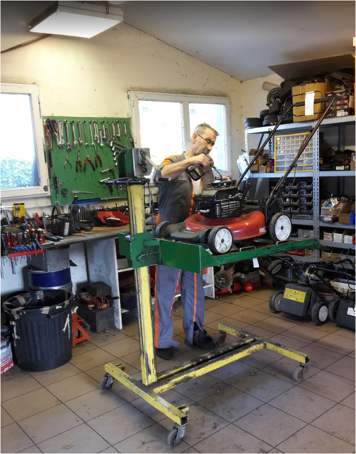 Spécialiste dans l'atelier de réparation des tondeuses pour pelouses. 