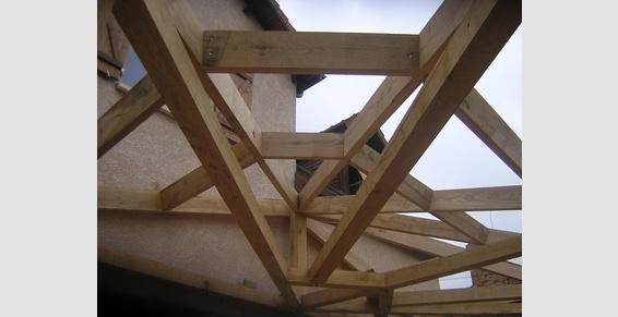 ART PEREIRA: Réalisation d'une charpente en chêne pour une véranda