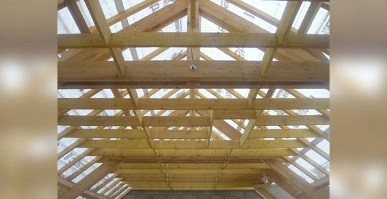 ART PEREIRA: Réalisation d'une charpente en sapin