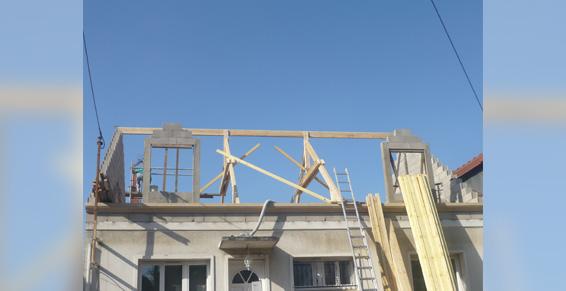 ART PEREIRA: Réalisation d'une charpente en sapin