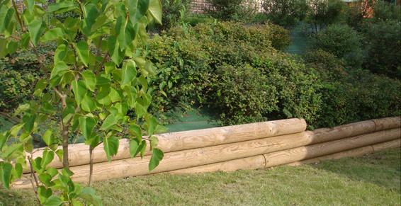 Pose de rondins de bois horizontaux