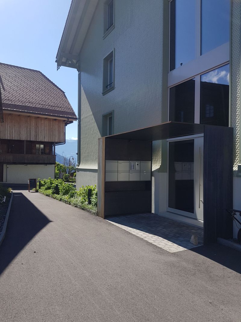 Eingang beim Kosmetikstübli an der Dorfstrasse in Sigriswil