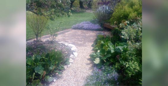 Passion Jardin à Seysses - Allée en gravier