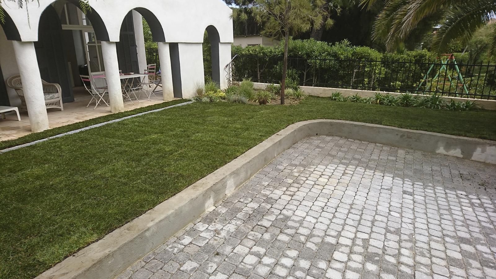 Aménagement gazon en plaque bandol