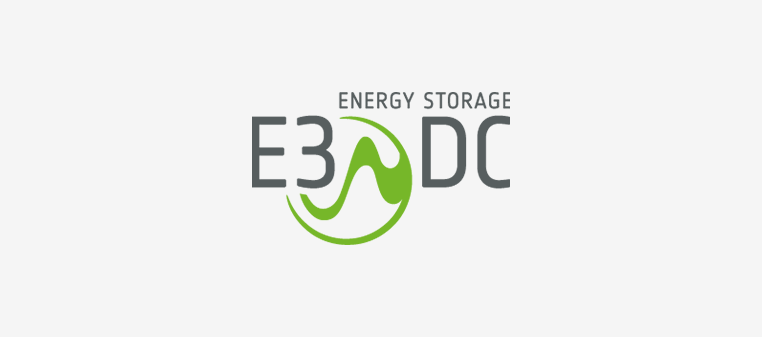 Logo für E3/DC, Energiespeicherlösungen. Grün und Grau mit einer Welle in einem Kreis.