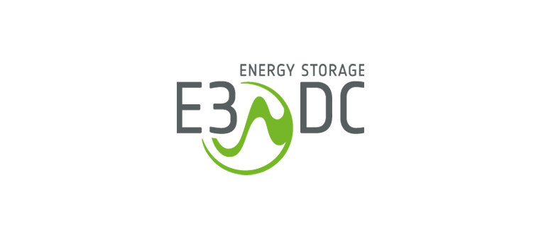 Logo für E3/DC Energy Storage, Text über einer stilisierten grünen Welle in einem Kreis.