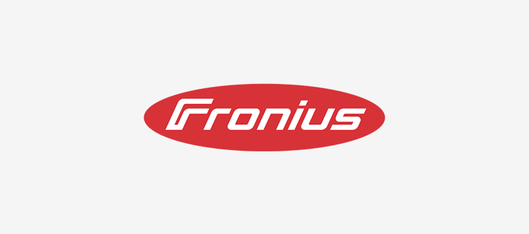 Fronius-Logo in weißer Schrift innerhalb eines roten Ovals.
