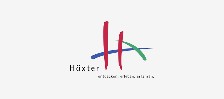 Logo für Höxter, Deutschland: zwei rote Striche, blaue Linie, grüner Bogen, Text 