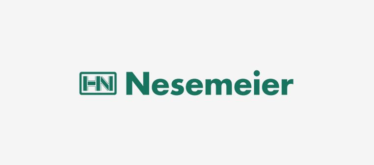 Logo von Nesemeier. Grüner Text mit einem grünen Quadrat, das „IN“ enthält.
