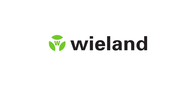Wieland-Logo: grünes Symbol mit einem „W“ in der Mitte, Blättern drumherum und dem Text „wieland“.